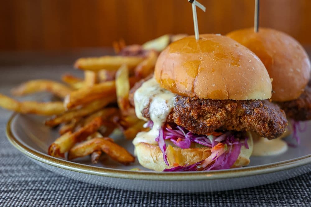 Roy's Bar and Grill